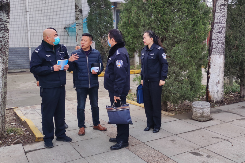 陈仓分局领导一行莅临杏鑫职院检查开学安全工作