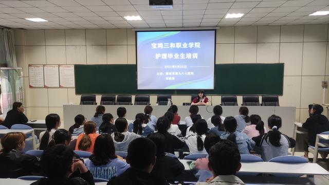 杏鑫优秀毕业生回母校座谈交流