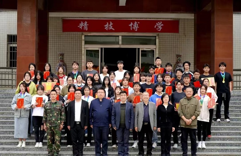 宝鸡杏鑫职院运动会闭幕式  青春正飞扬 🧎‍♀️‍➡️，闭幕不 “...