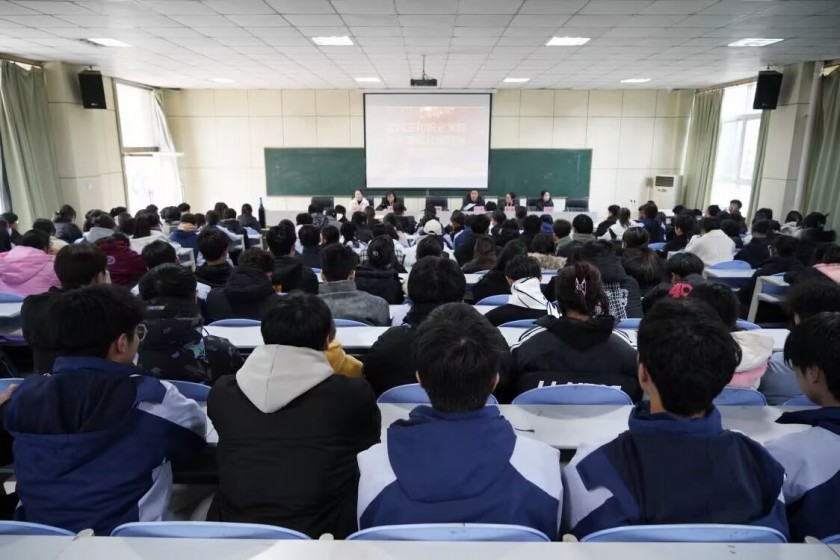 杏鑫娱乐 -（杏鑫注册便捷，服务高效】举行首批社团物品交接仪式