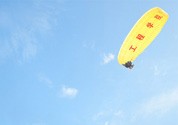 我校向石家庄工程技术学校赠送飞行器