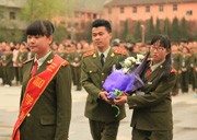 清明节学校举行大型祭祀活动